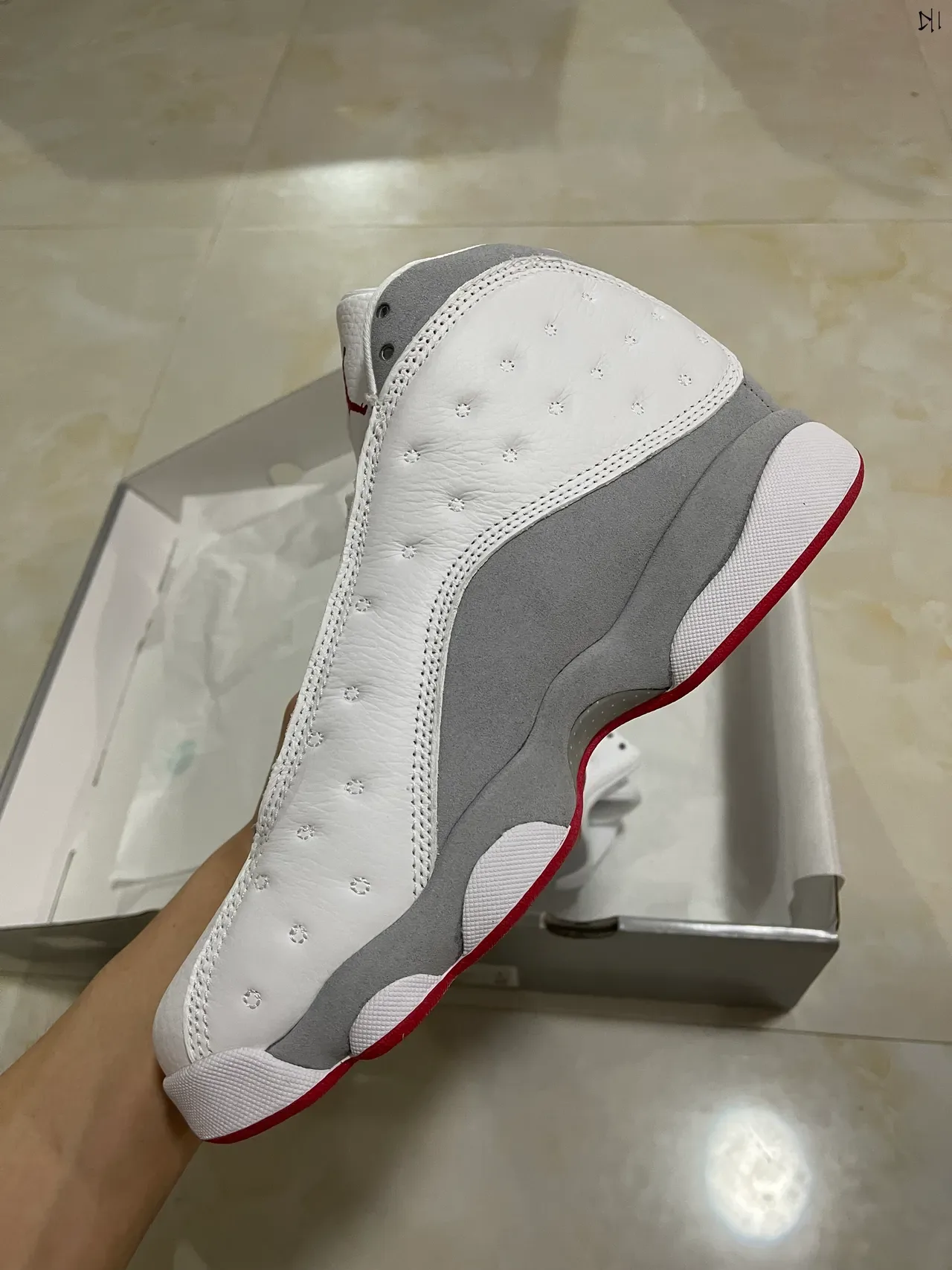 Air Jordan 13 Chaussures de Basketball Blanc Gris Rouge 5