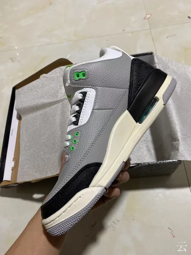 Zapatillas de baloncesto Air Jordan 3 en gris, negro y verde con estampado de elefante 4
