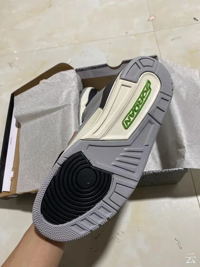 Zapatillas de baloncesto Air Jordan 3 en gris, negro y verde con estampado de elefante 5