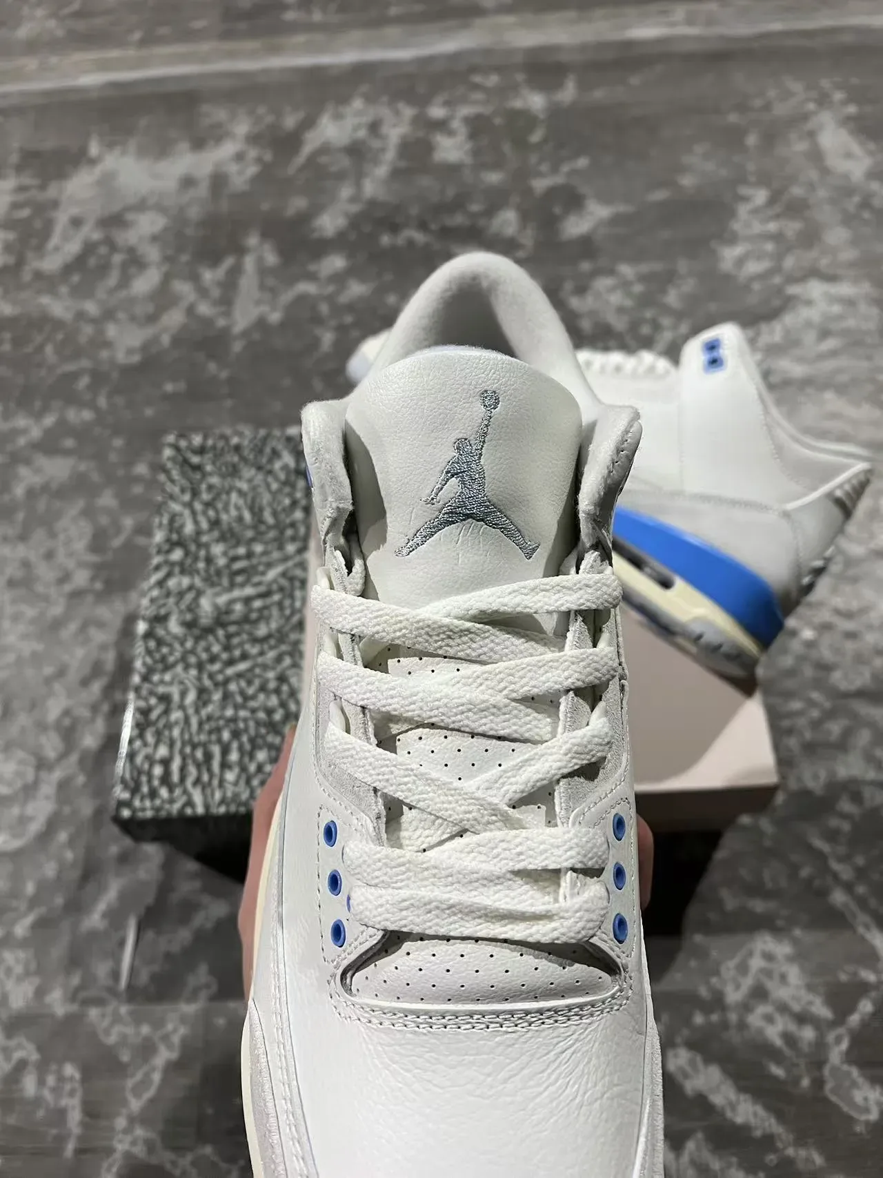 Air Jordan 3 Chaussures de Basketball Blanc Bleu Éléphant 4