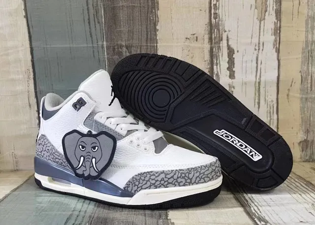 Chaussures de basketball Air Jordan 3 blanc et gris carbone à imprimé éléphant 2