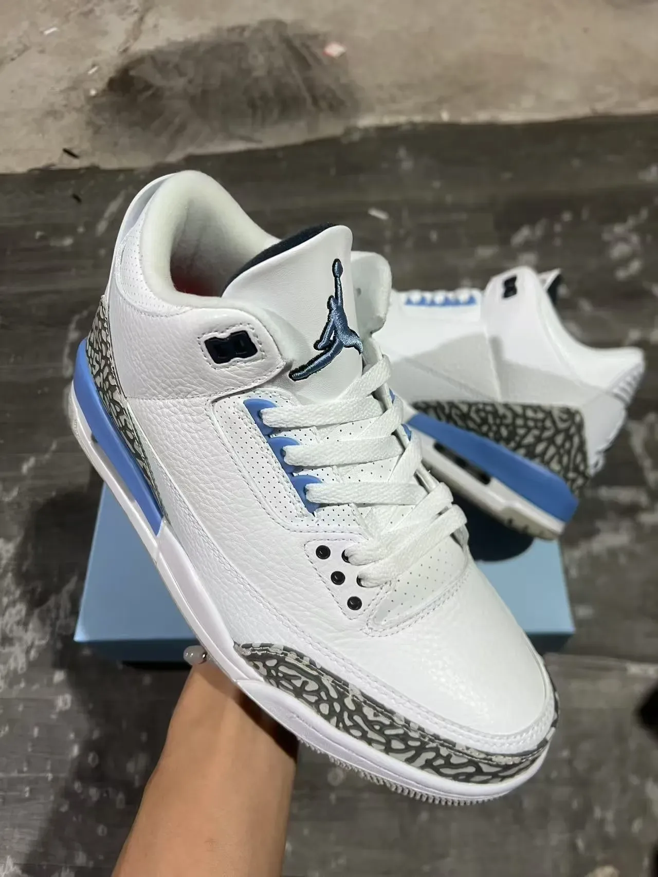 Air Jordan 3 Chaussures de Basket Blanc Bleu Clair Imprimé Éléphant 2