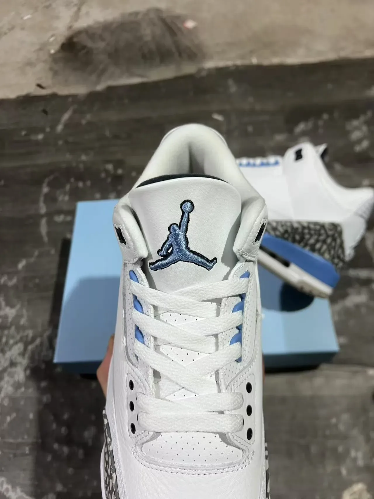 Air Jordan 3 Chaussures de Basket Blanc Bleu Clair Imprimé Éléphant 4