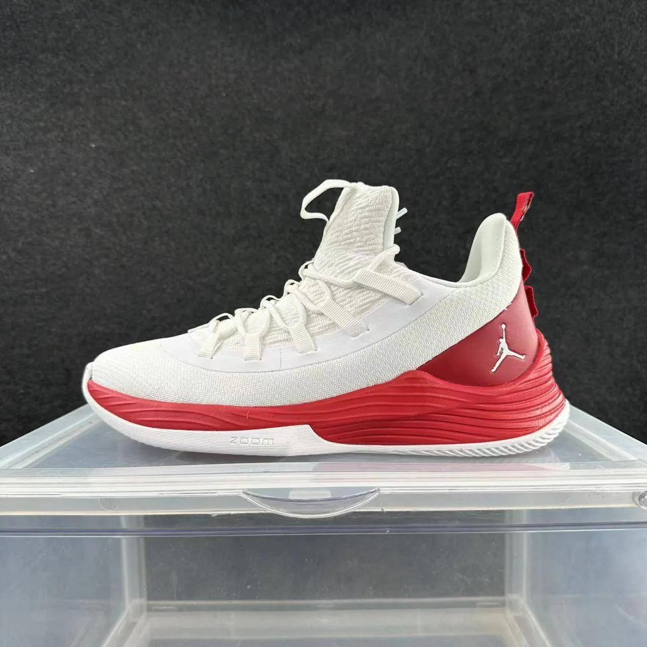 Chaussures de basketball montantes Air Jordan 36 blanc et rouge avec empeigne en maille 2