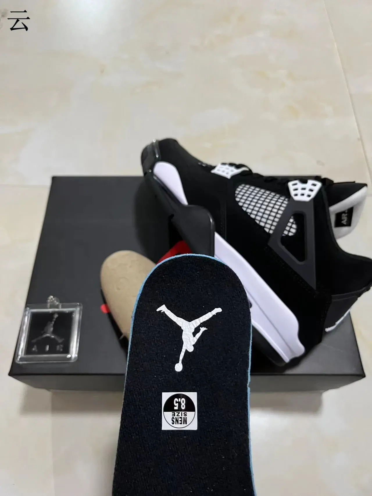 Air Jordan 4 Chaussures de Basketball Noir et Blanc 4