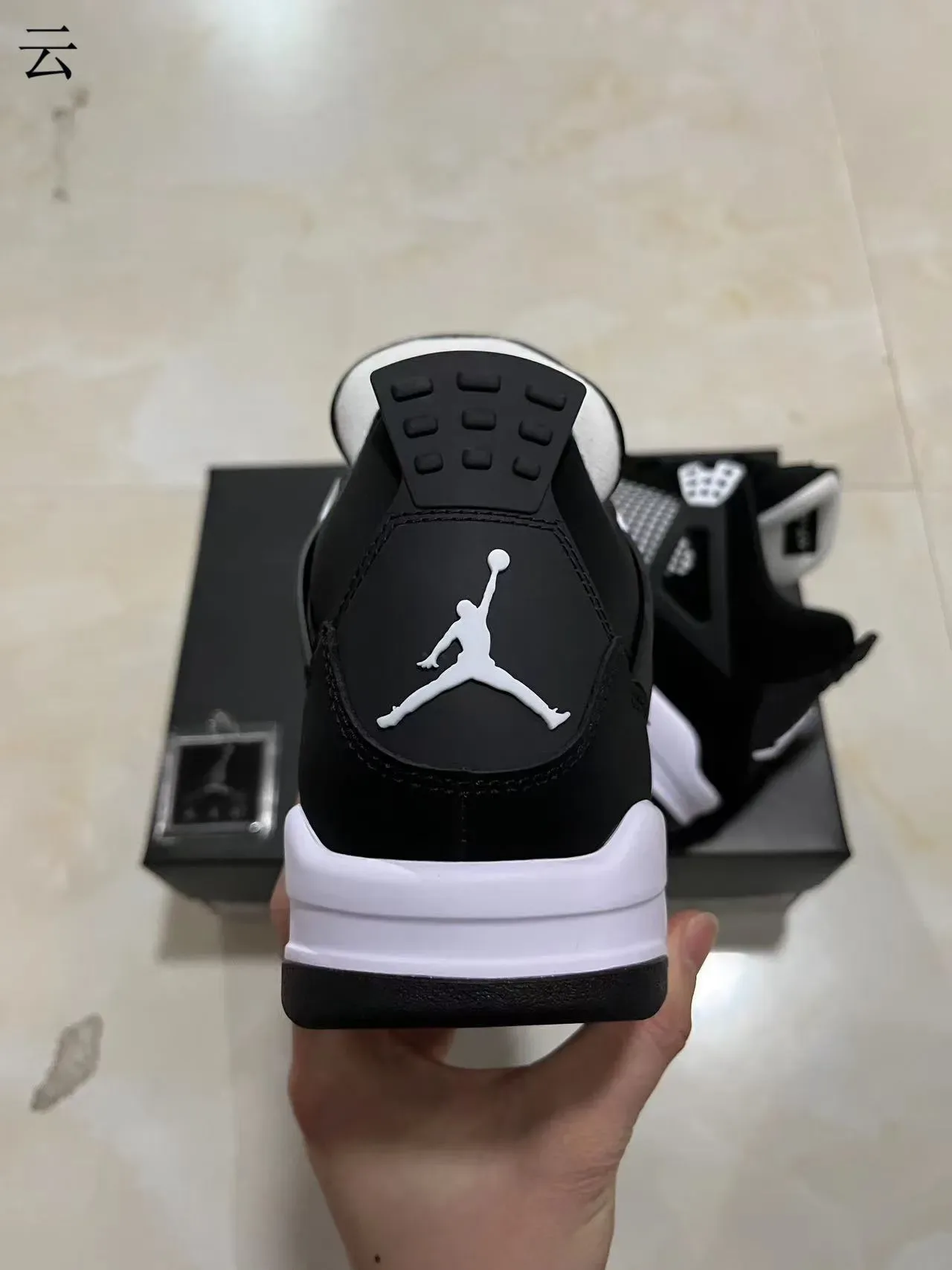 Air Jordan 4 Chaussures de Basketball Noir et Blanc 5