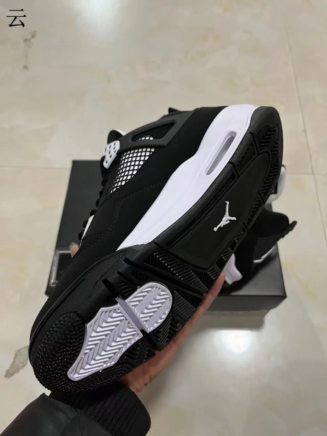 Air Jordan 4 Chaussures de Basketball Noir et Blanc 7