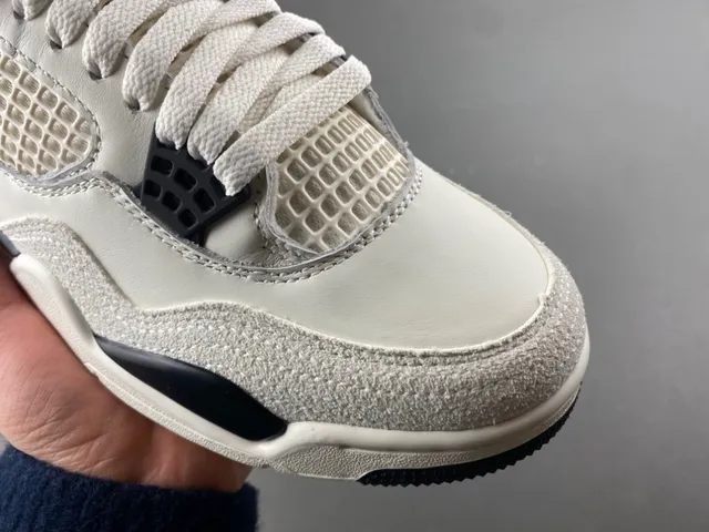 Air Jordan 4 Off-White and Black Basketball Shoes 2