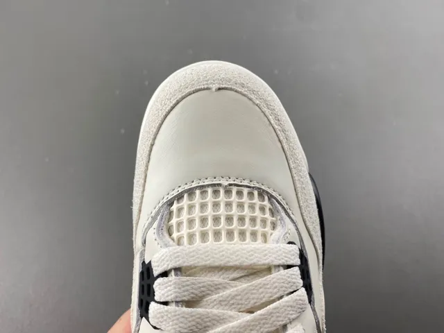 Air Jordan 4 Off-White and Black Basketball Shoes 5