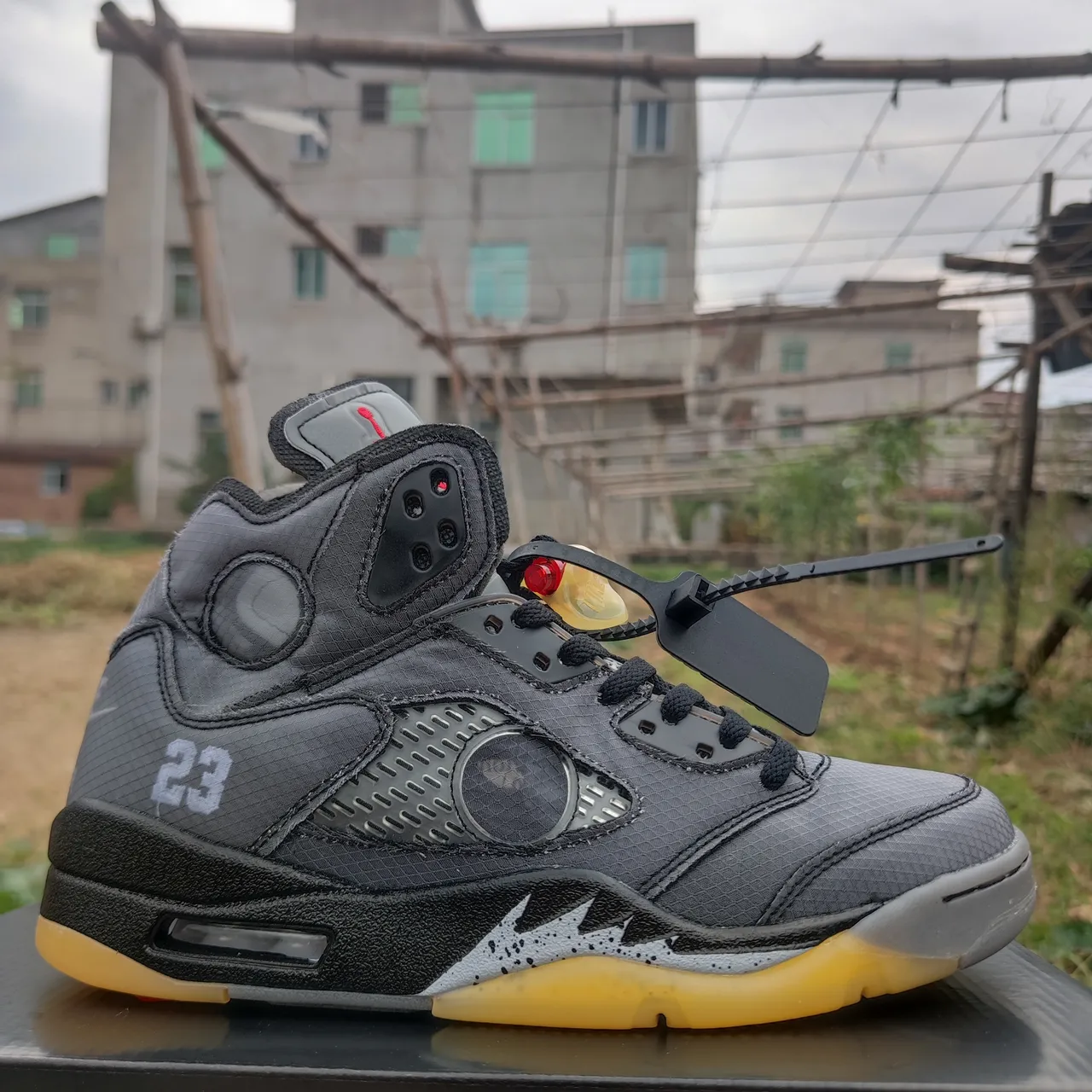 Zapatillas de baloncesto Air Jordan 5 gris oscuro negro amarillo 2