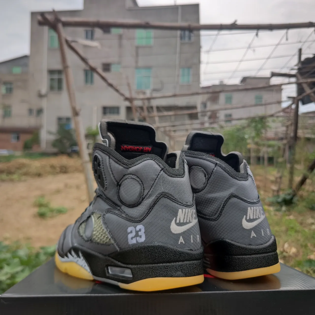 Zapatillas de baloncesto Air Jordan 5 gris oscuro negro amarillo 3