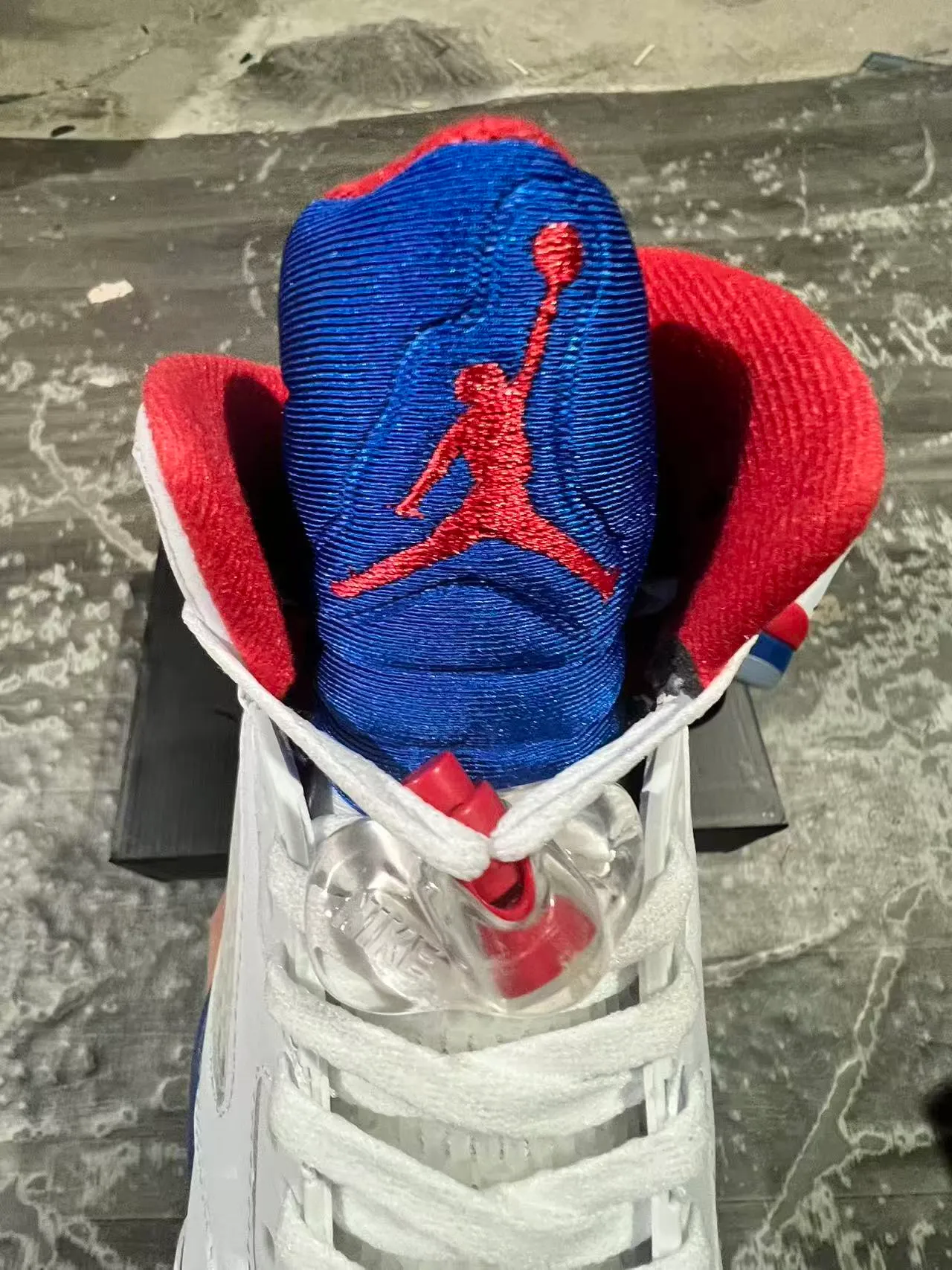 Air Jordan 5 Branco Vermelho Azul '32' Tênis de Basquete 2