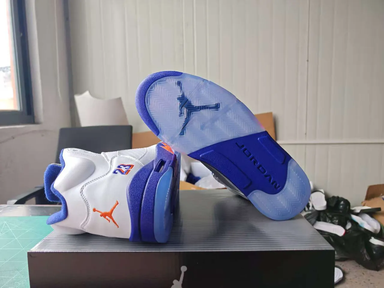 Chaussures de basketball Air Jordan 5 blanc bleu roi orange 2