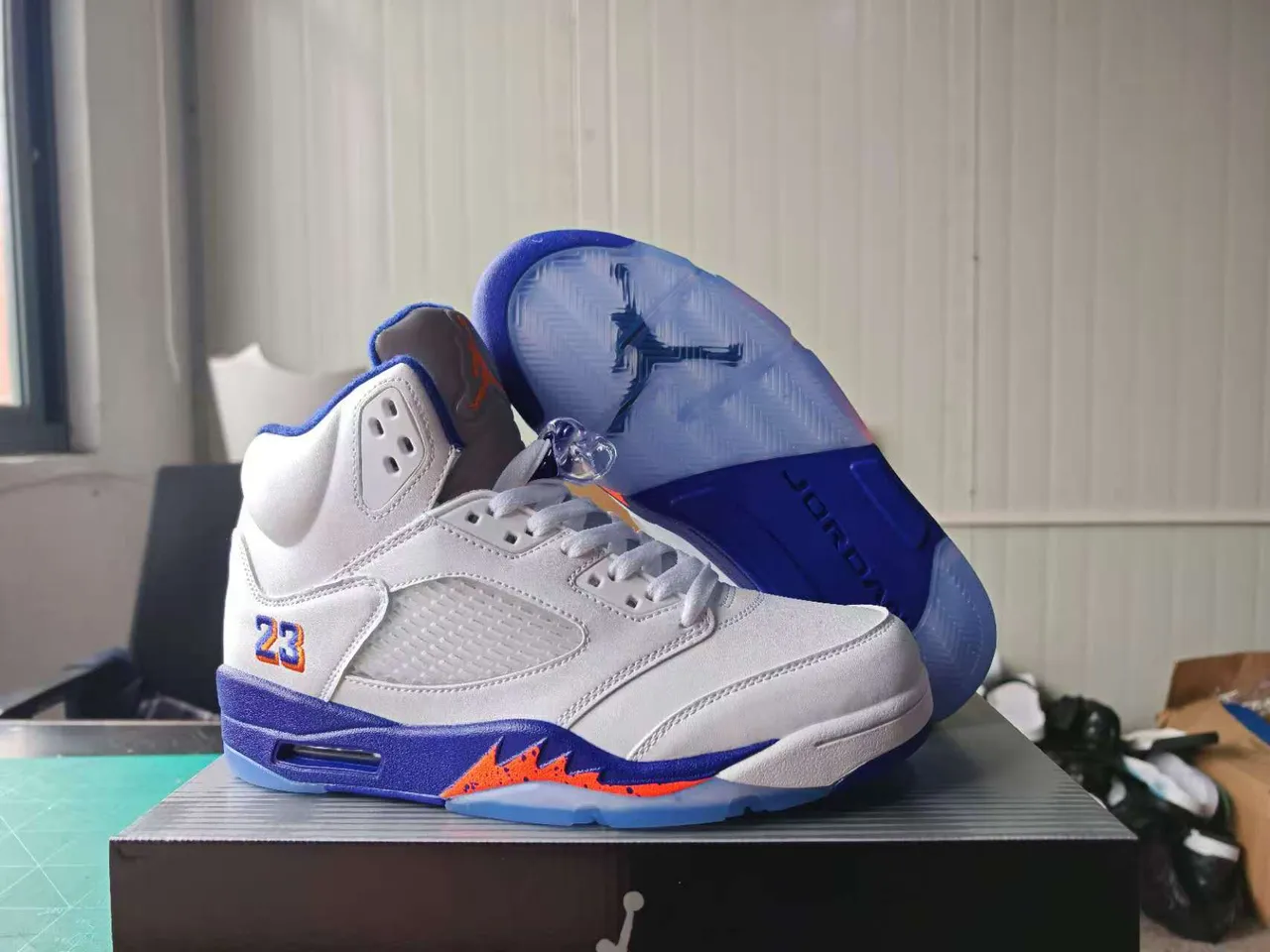 Chaussures de basketball Air Jordan 5 blanc bleu roi orange 5