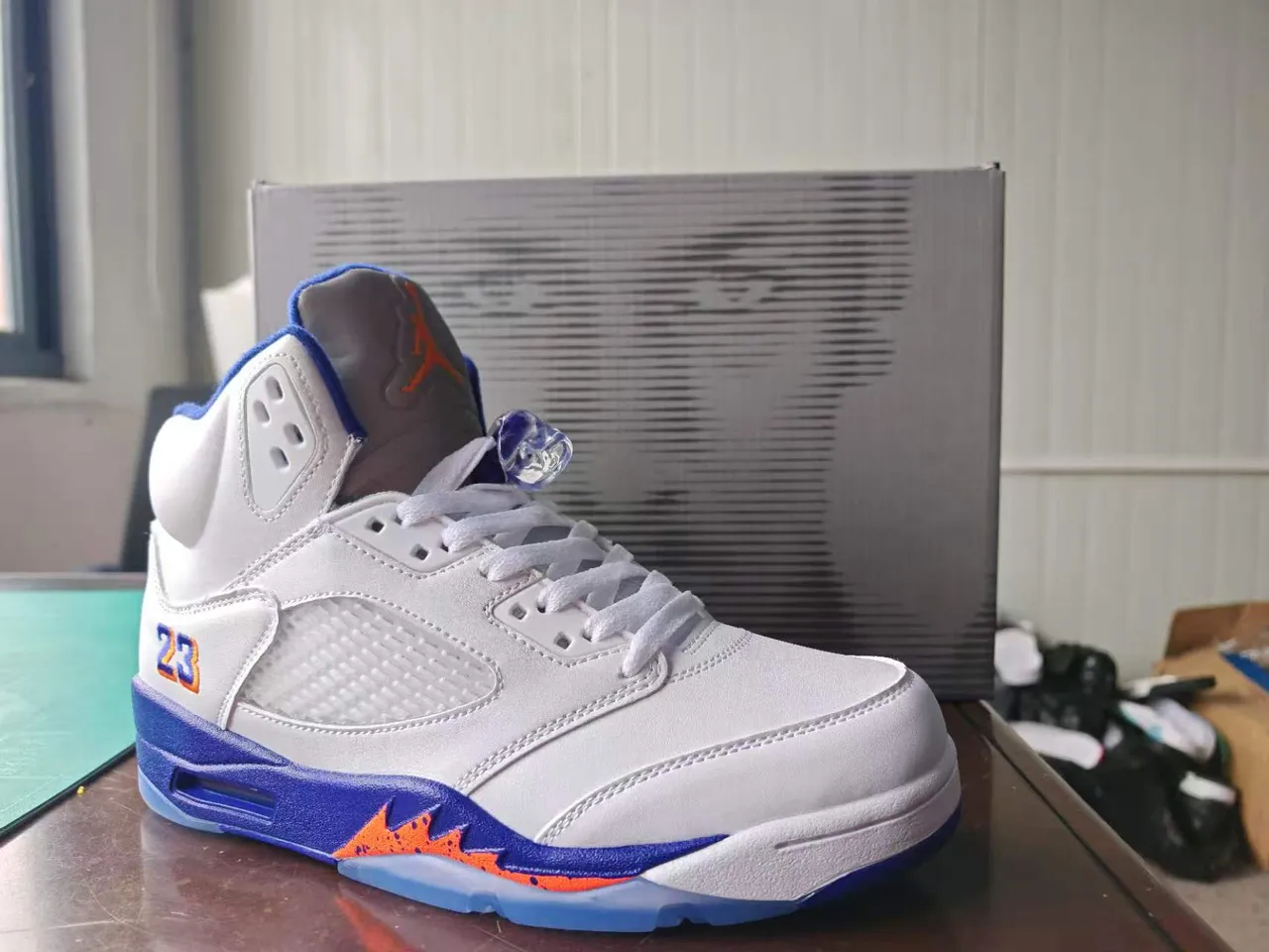 Chaussures de basketball Air Jordan 5 blanc bleu roi orange 6