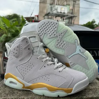Air Jordan 6 灰色和金色麂皮篮球鞋
