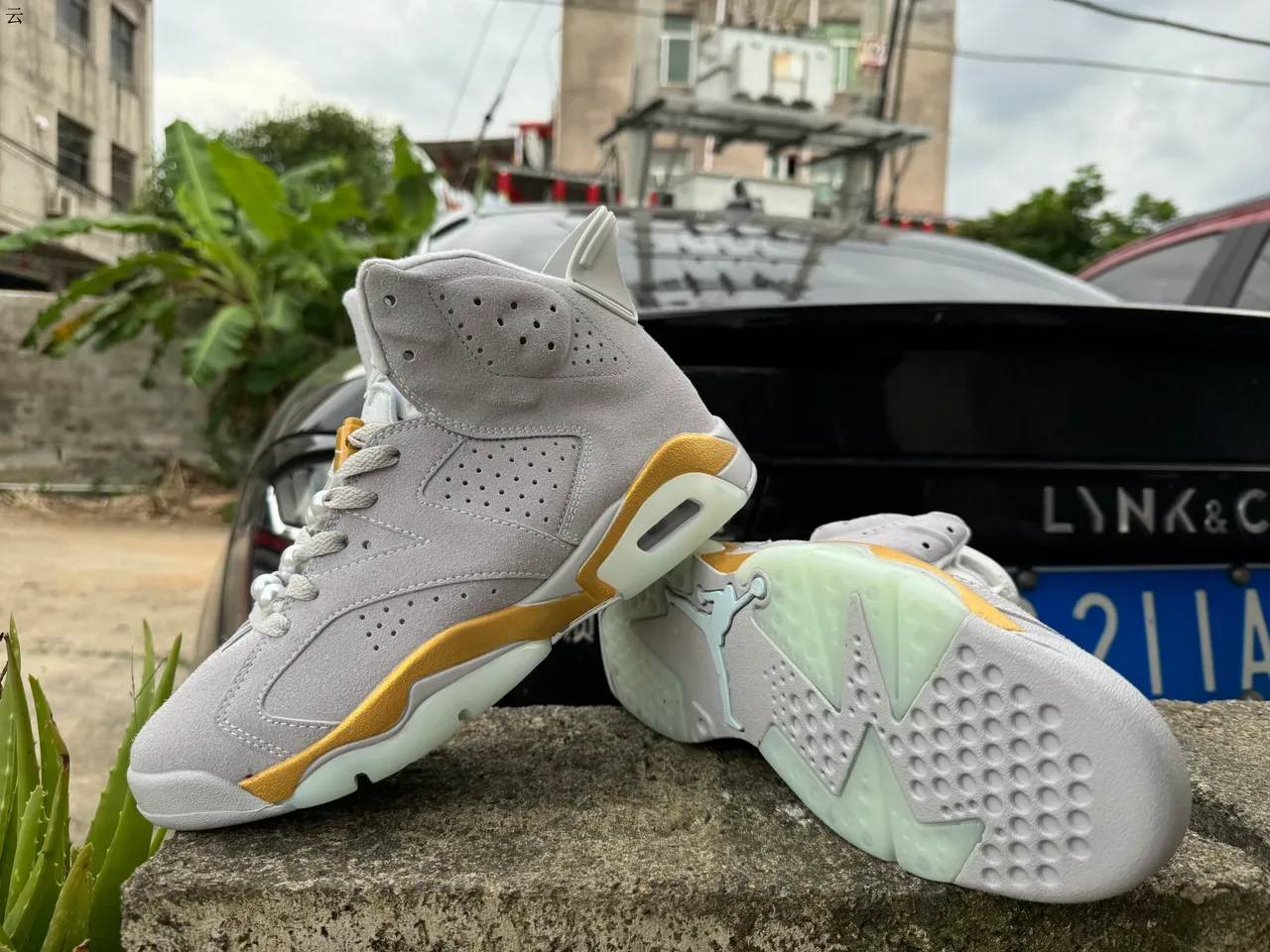 Air Jordan 6 Tênis de Basquete Cinza e Dourado Camurça 3