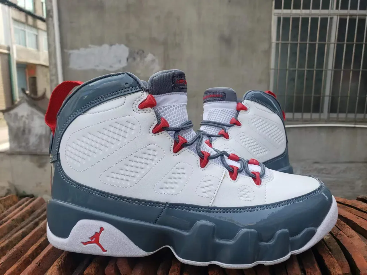 Air Jordan 9 Blanc Cool Gray Rouge Chaussures de Basketball 2