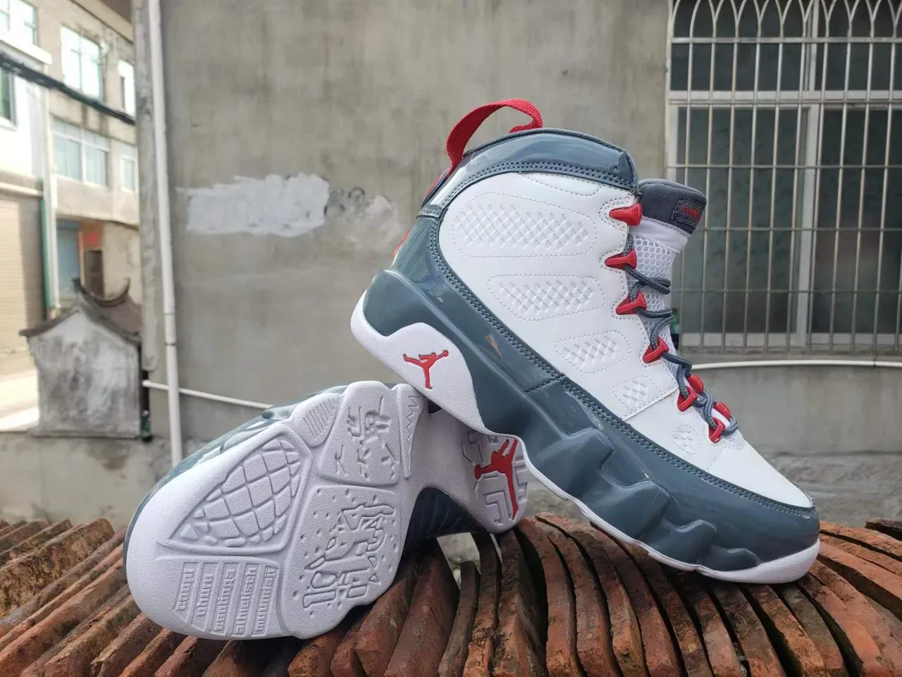 Air Jordan 9 Blanc Cool Gray Rouge Chaussures de Basketball 4