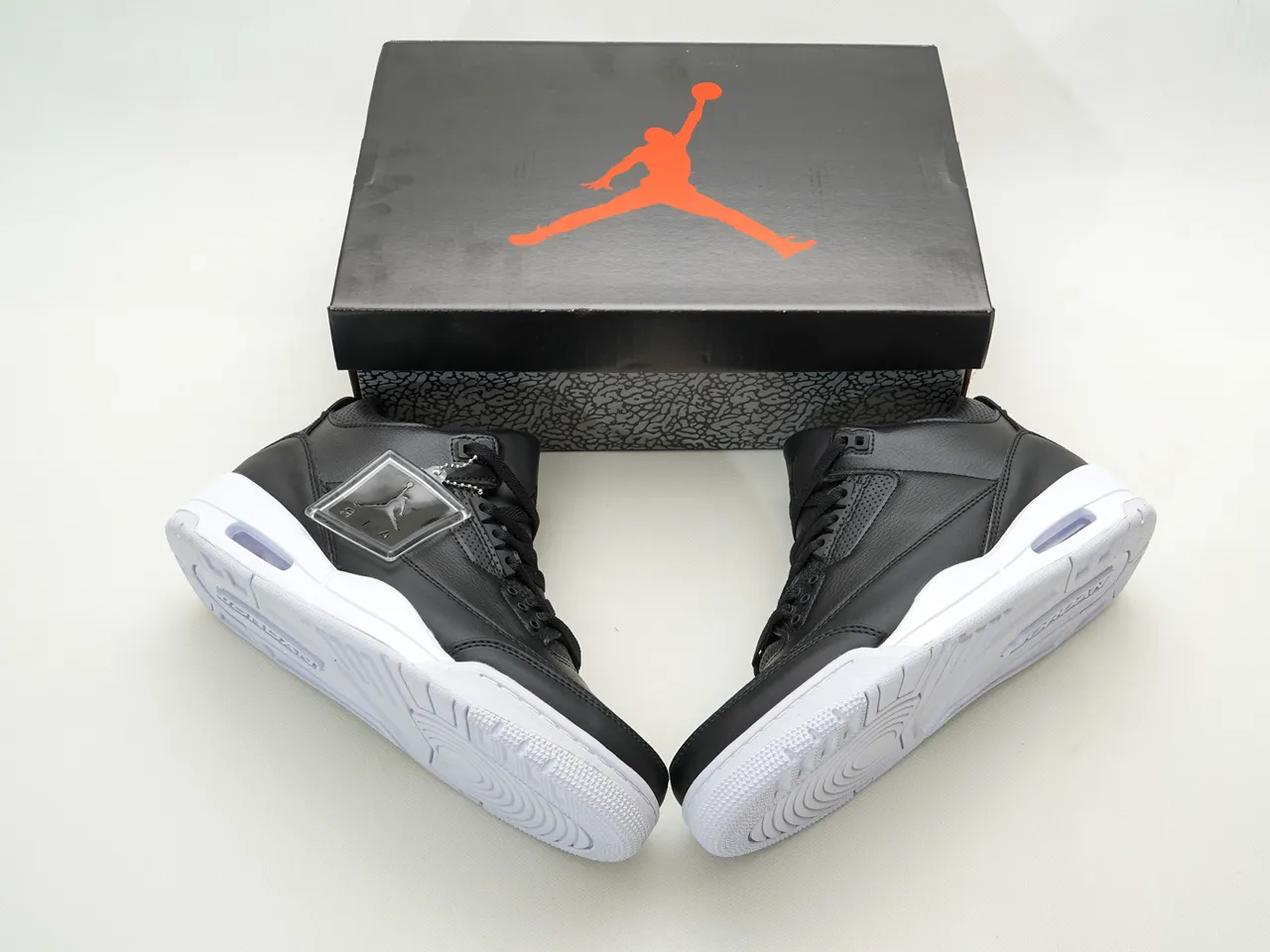 Air Jordan Black White Leather Upper Perforated Tongue Basketball Shoes 3