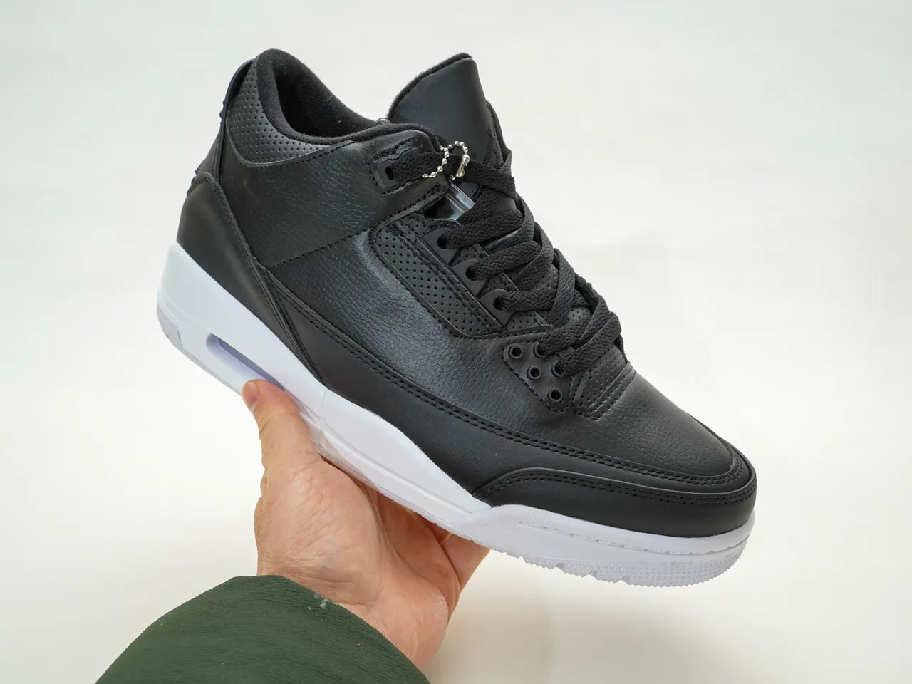 Air Jordan Black White Leather Upper Perforated Tongue Basketball Shoes 6