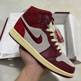 Air Jordan 酒红色 米色 高帮 刺绣 纺织覆盖 篮球鞋