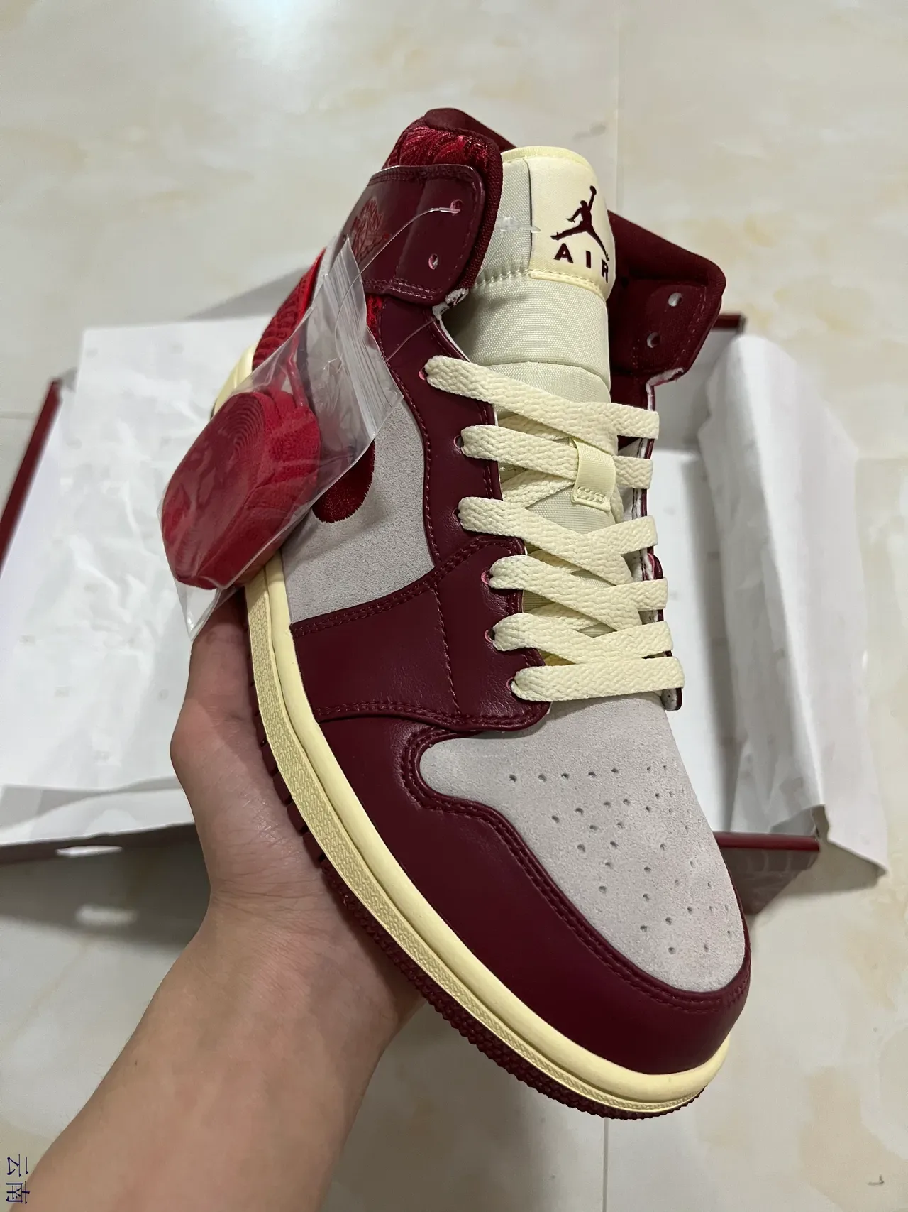 Air Jordan Borgonha Bege High-Top Bordados em Textil Overlay Sapatos de Basquete 2