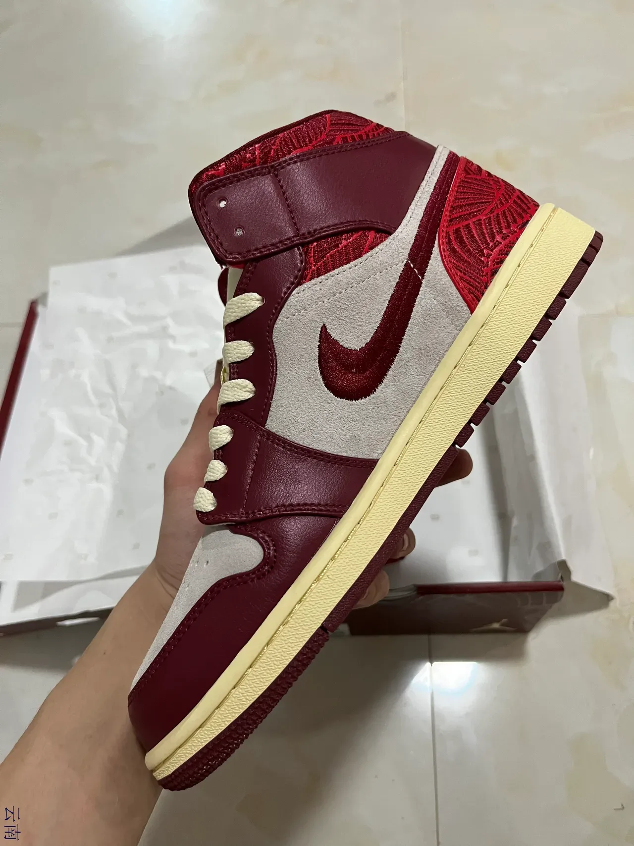 Air Jordan Borgonha Bege High-Top Bordados em Textil Overlay Sapatos de Basquete 4