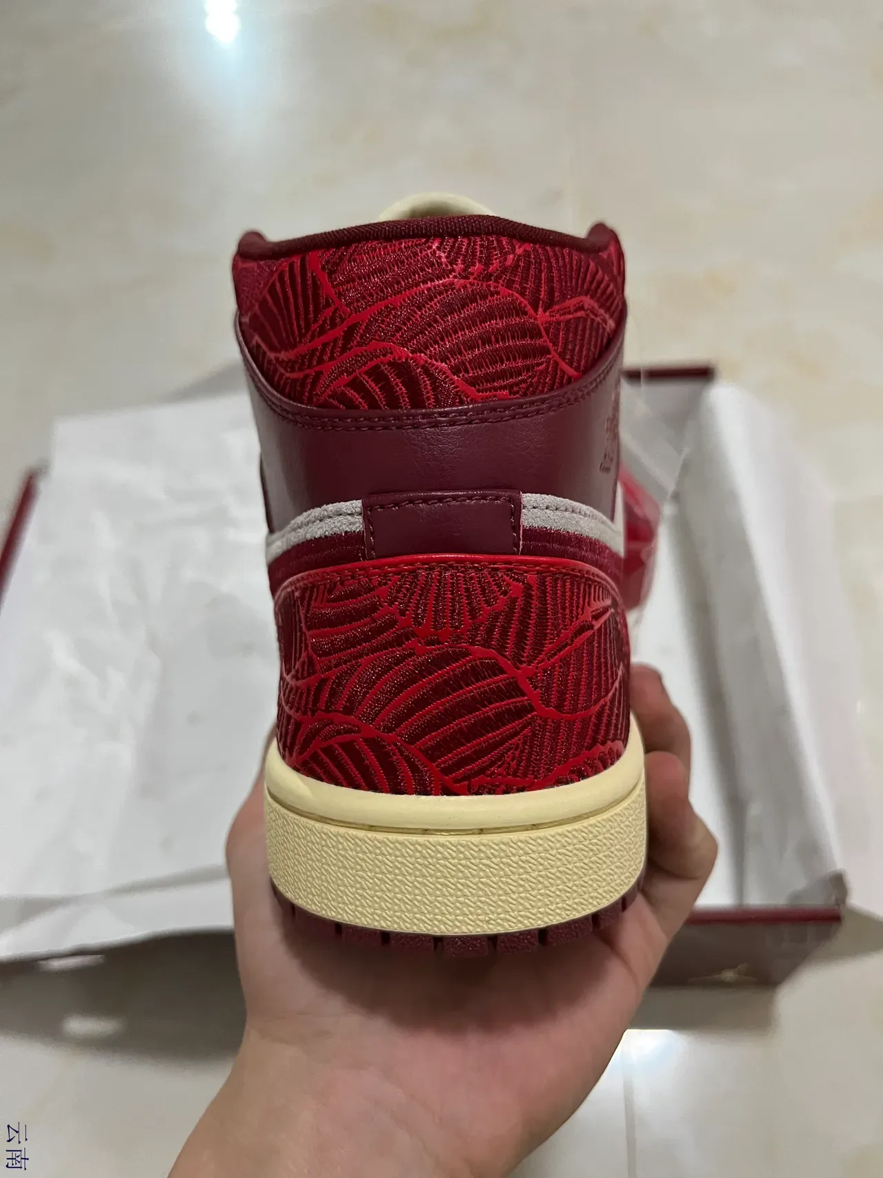 Air Jordan Borgonha Bege High-Top Bordados em Textil Overlay Sapatos de Basquete 5