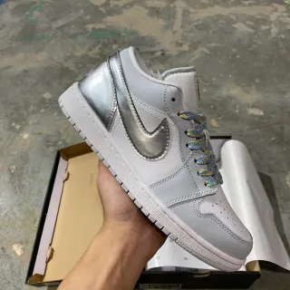 Air Jordan 灰银低帮金属细节休闲运动鞋