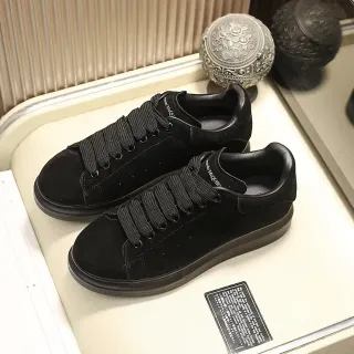 Alexander McQueen ओवरसाइज्ड काली सूड लाइफस्टाइल स्नीकर्स
