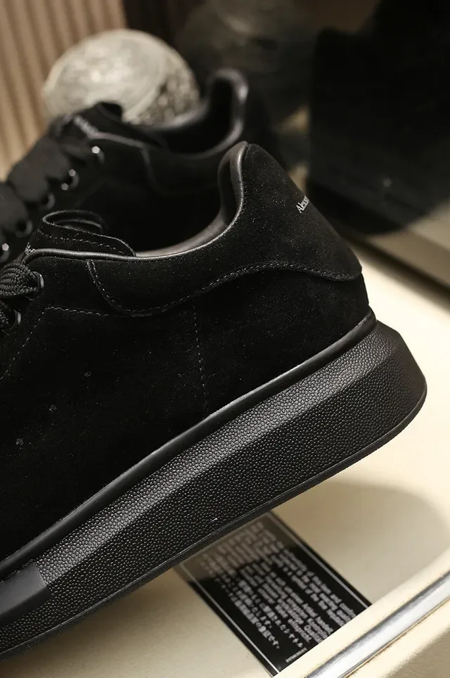 Alexander McQueen ওভারসাইজড কালো সুয়েড লাইফস্টাইল স্নিকার্স 3