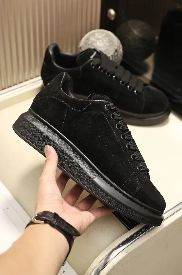 Alexander McQueen ওভারসাইজড কালো সুয়েড লাইফস্টাইল স্নিকার্স 6