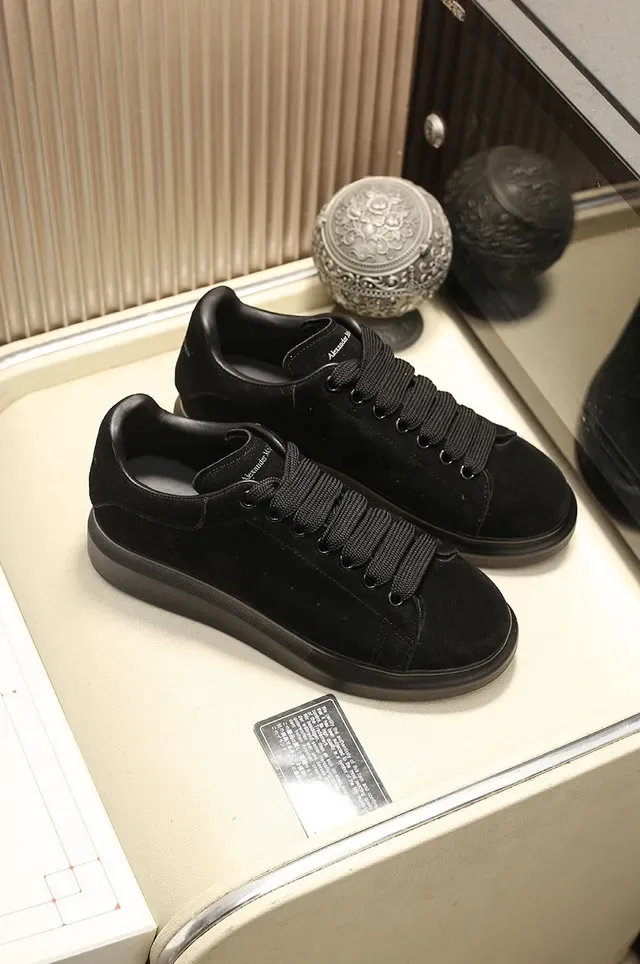 Alexander McQueen ওভারসাইজড কালো সুয়েড লাইফস্টাইল স্নিকার্স 7