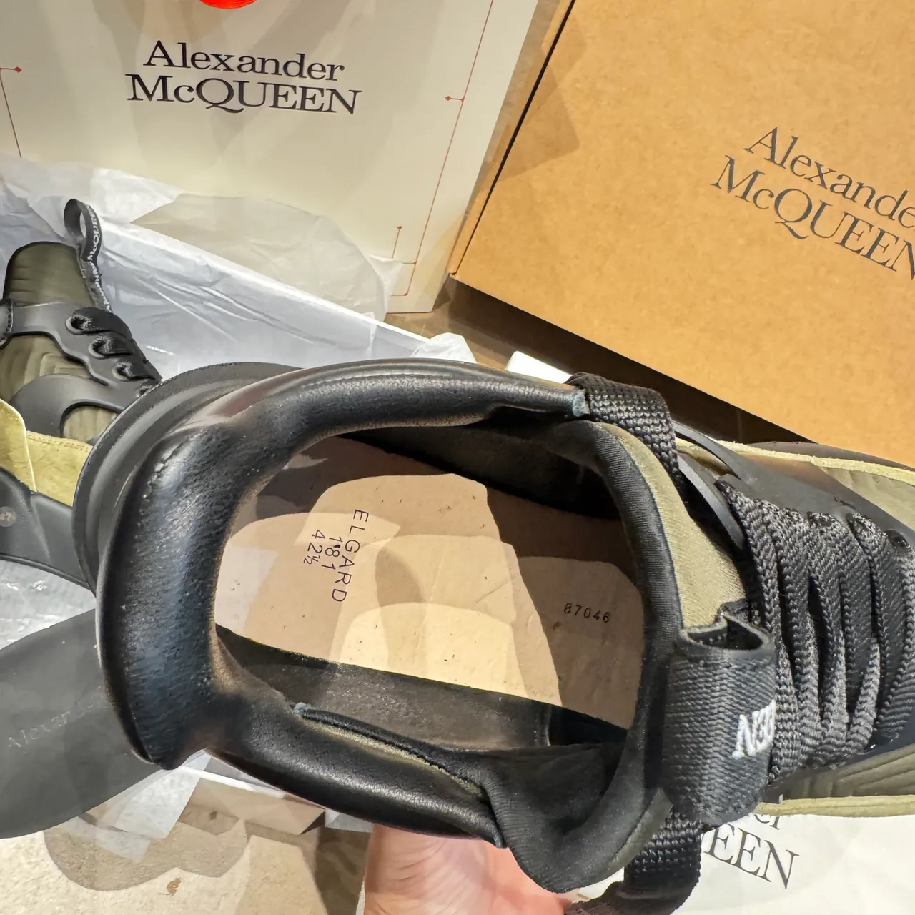 Alexander McQueen 大号运动鞋 橄榄绿和黑色 厚底运动鞋 2