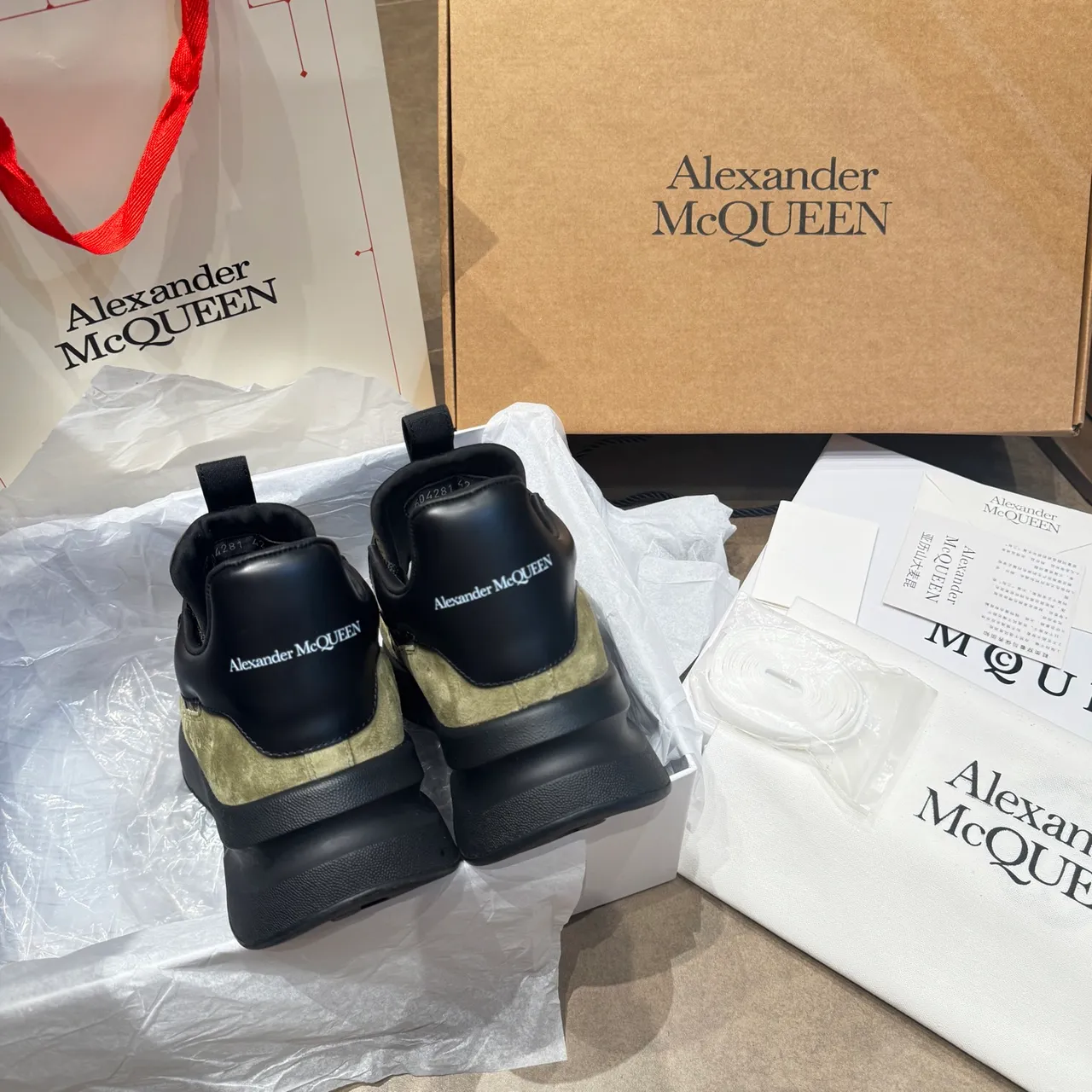 Alexander McQueen 大号运动鞋 橄榄绿和黑色 厚底运动鞋 6