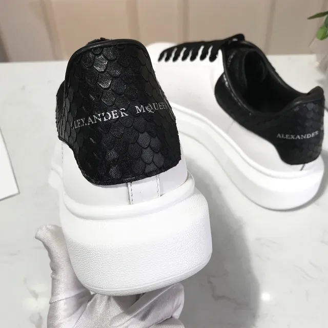 Alexander McQueen حذاء رياضي oversized أبيض وأسود حذاء أسلوب حياة 2