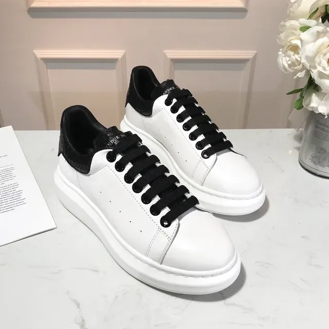Alexander McQueen حذاء رياضي oversized أبيض وأسود حذاء أسلوب حياة 4