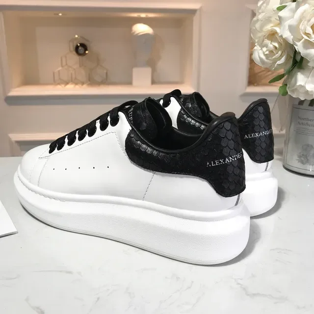 Alexander McQueen حذاء رياضي oversized أبيض وأسود حذاء أسلوب حياة 5