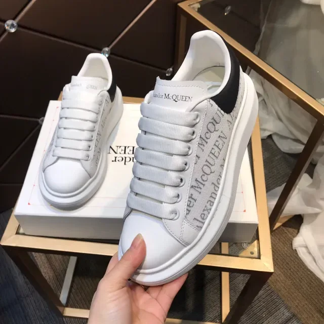 Alexander McQueen Oversized Sneaker Blanc Noir Gris Logo-Print Lifestyle Sneakers 2
