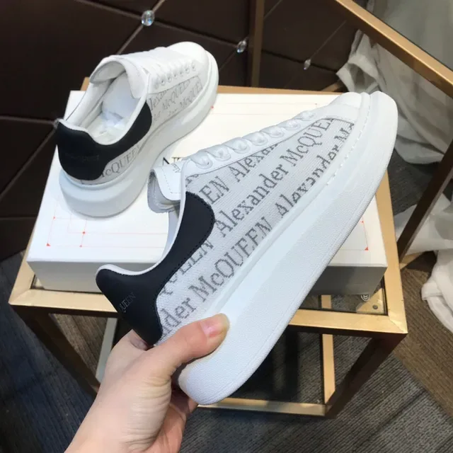 Alexander McQueen Oversized Sneaker Blanc Noir Gris Logo-Print Lifestyle Sneakers 4