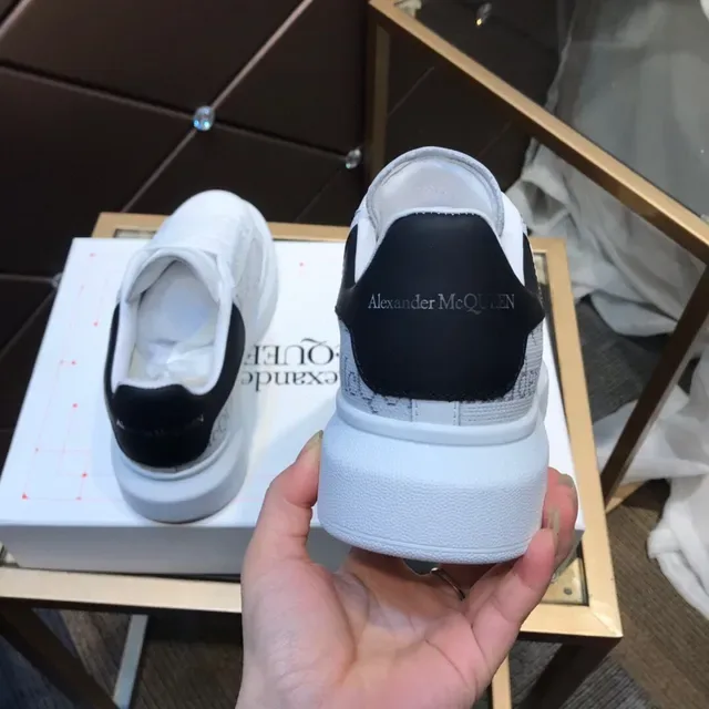 Alexander McQueen Oversized Sneaker Blanc Noir Gris Logo-Print Lifestyle Sneakers 5
