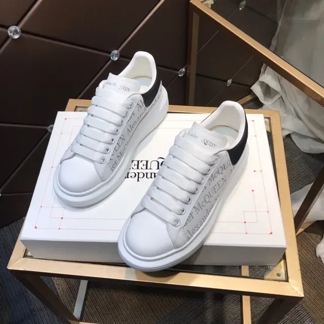 Alexander McQueen Oversized Sneaker Blanc Noir Gris Logo-Print Lifestyle Sneakers 8