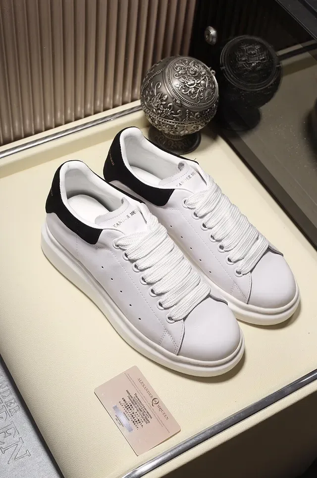 Alexander McQueen حذاء رياضي oversized أبيض أسود نعل منصة إصبع من جلد مثقوب أحذية أسلوب حياة 6