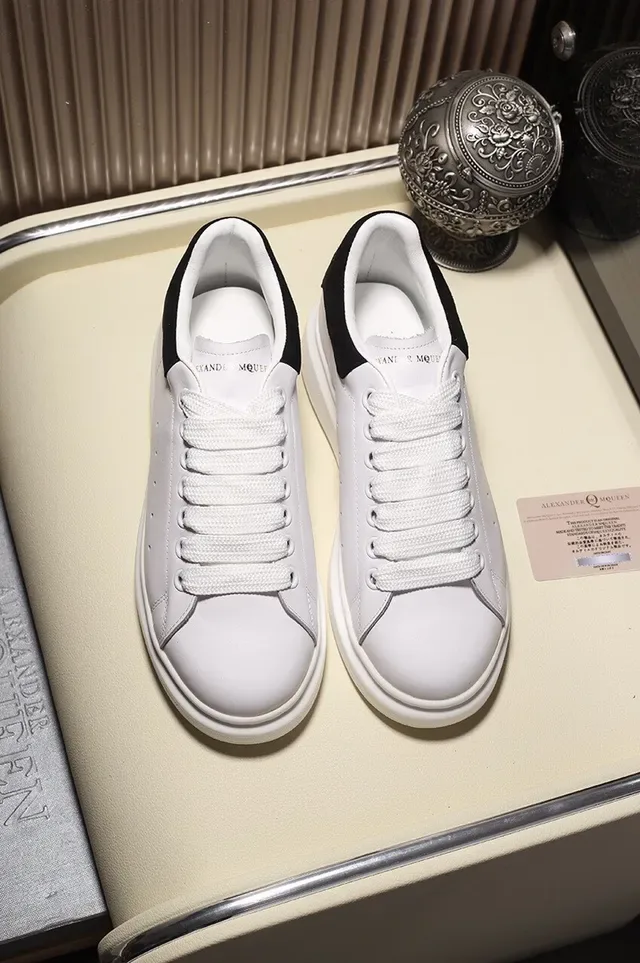 Alexander McQueen حذاء رياضي oversized أبيض أسود نعل منصة إصبع من جلد مثقوب أحذية أسلوب حياة 7
