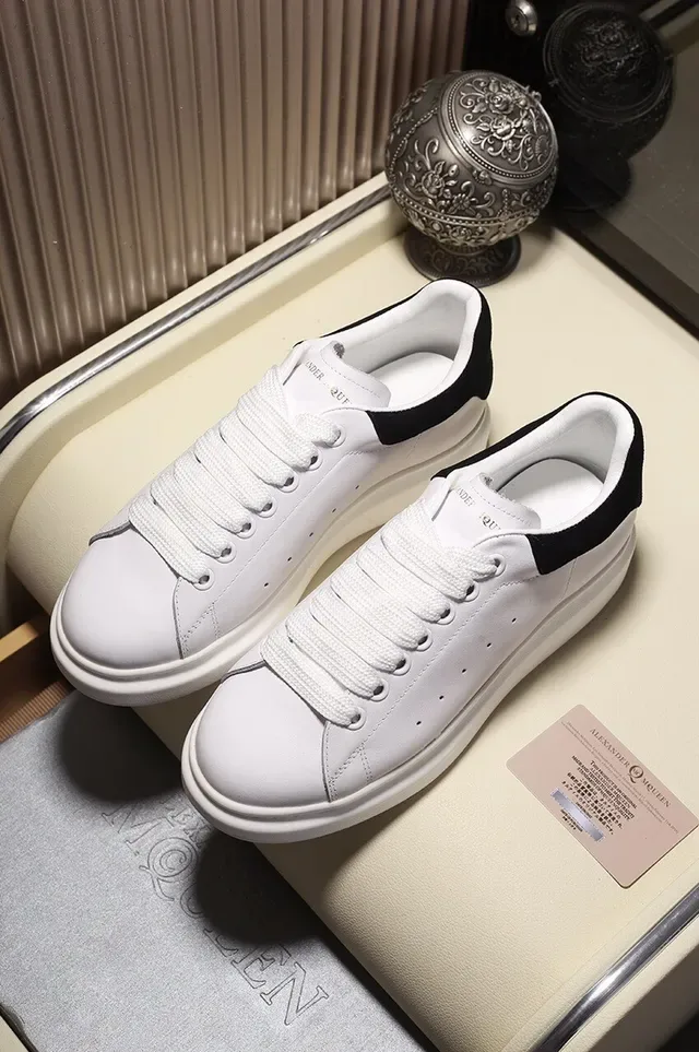 Alexander McQueen حذاء رياضي oversized أبيض أسود نعل منصة إصبع من جلد مثقوب أحذية أسلوب حياة 8