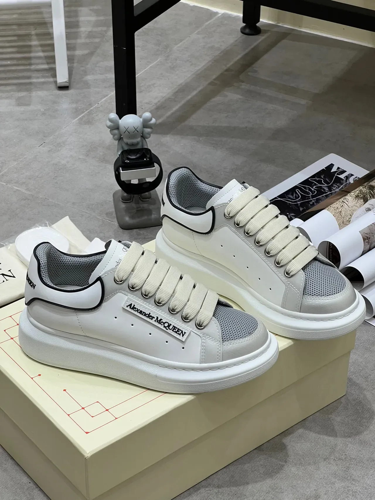Alexander McQueen حذاء رياضي oversized أبيض رمادي أسود حذاء رياضي أسلوب حياة 7