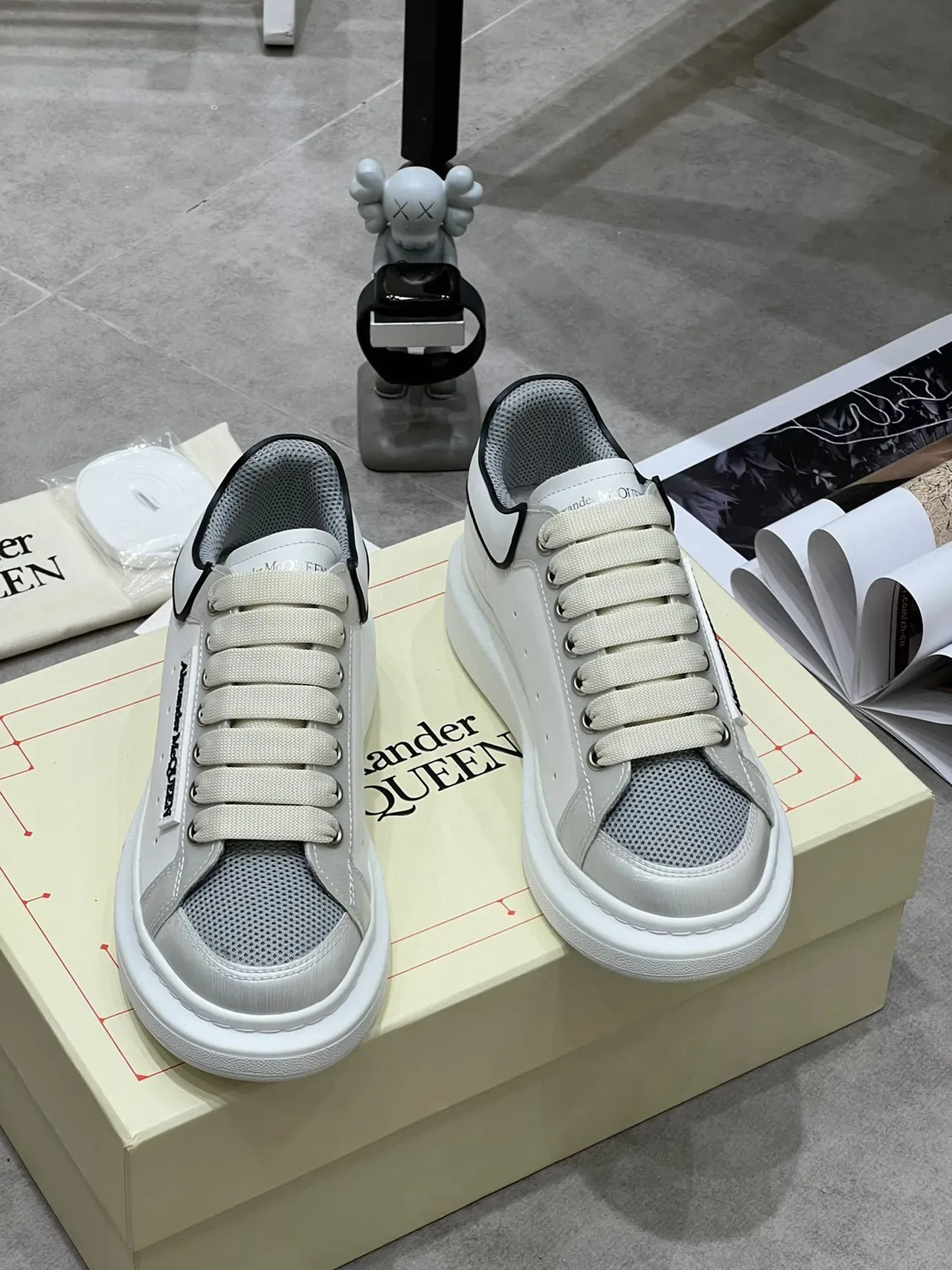 Alexander McQueen حذاء رياضي oversized أبيض رمادي أسود حذاء رياضي أسلوب حياة 8