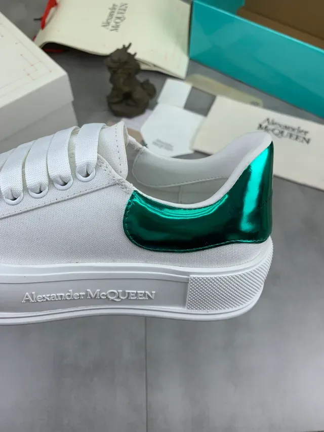 Alexander McQueen Sneakers Oversized Blanc Vert Empeigne Toile Semelle Caoutchouc Texturée Épaisse Style de Vie 4