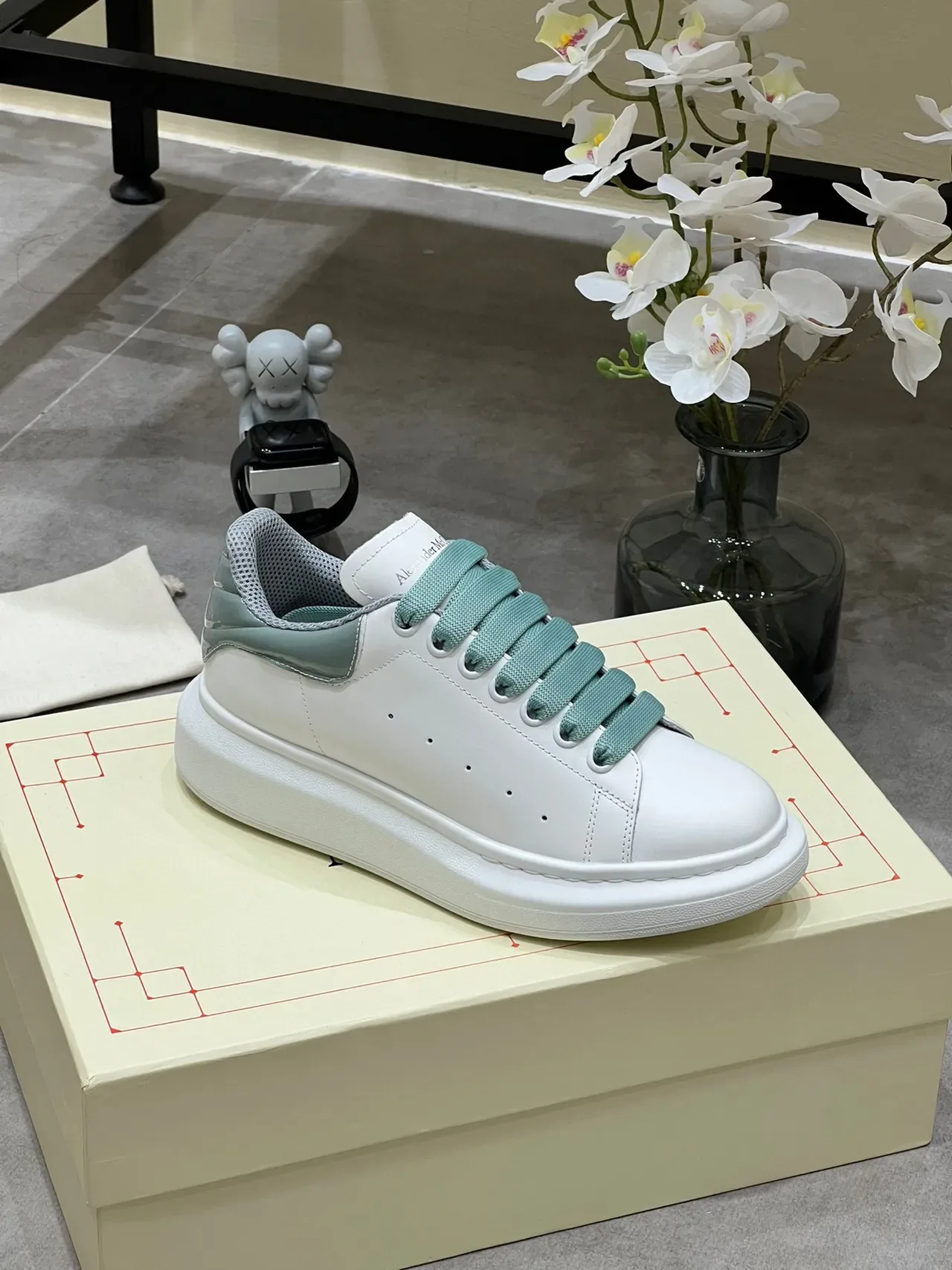 Alexander McQueen Sneaker oversized Semelle blanche verte Doigt perforé Sneakers lifestyle 2